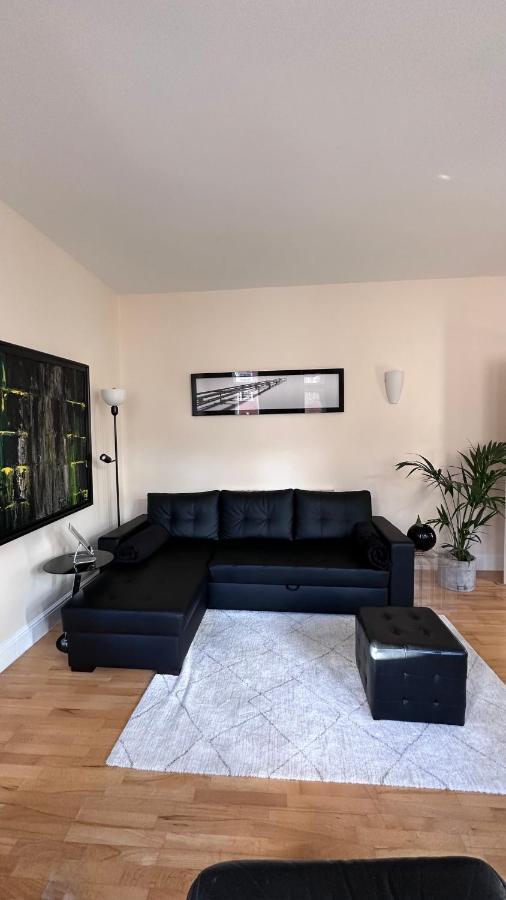 Spacious Apartment *